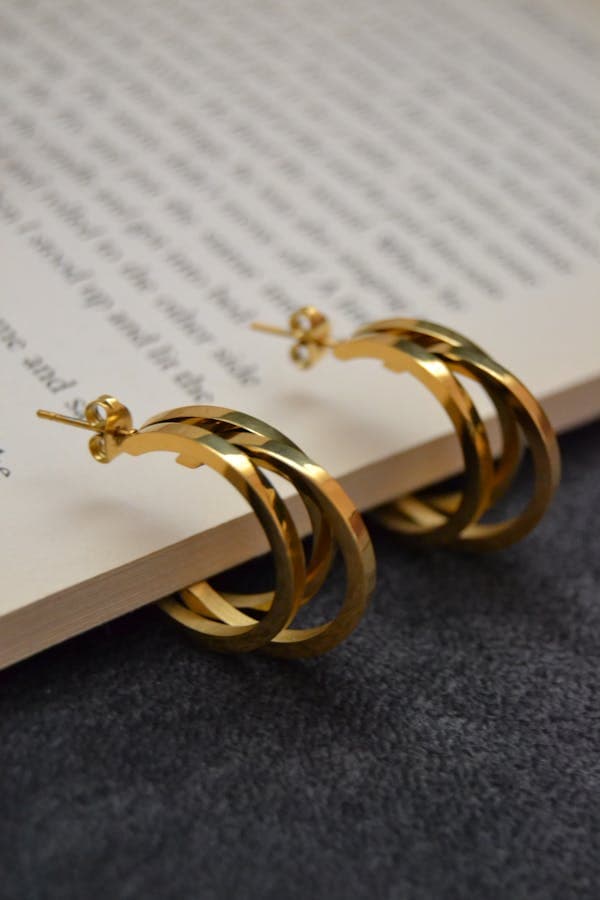 Women's lightweight gold earrings — Kiran Jewels